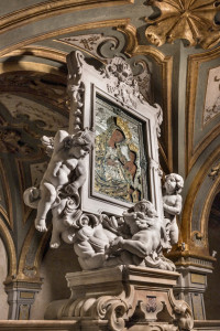 Palvisino (attribuito), Tavola con riza della beata vergine Maria Odegitria, XVI sec. - altare centrale cripta cattedrale Santa Maria di Bari