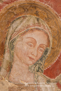 dal nostro archivio fotografico: Matera (MT) Chiesa rupestre della Madonna delle tre porte, particolare dell'affresco